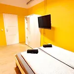 Spacious Apartments For Group Stays - 15 Min From Airport & City Center, 5 Min From Vienna Main-Bus Station Ez11